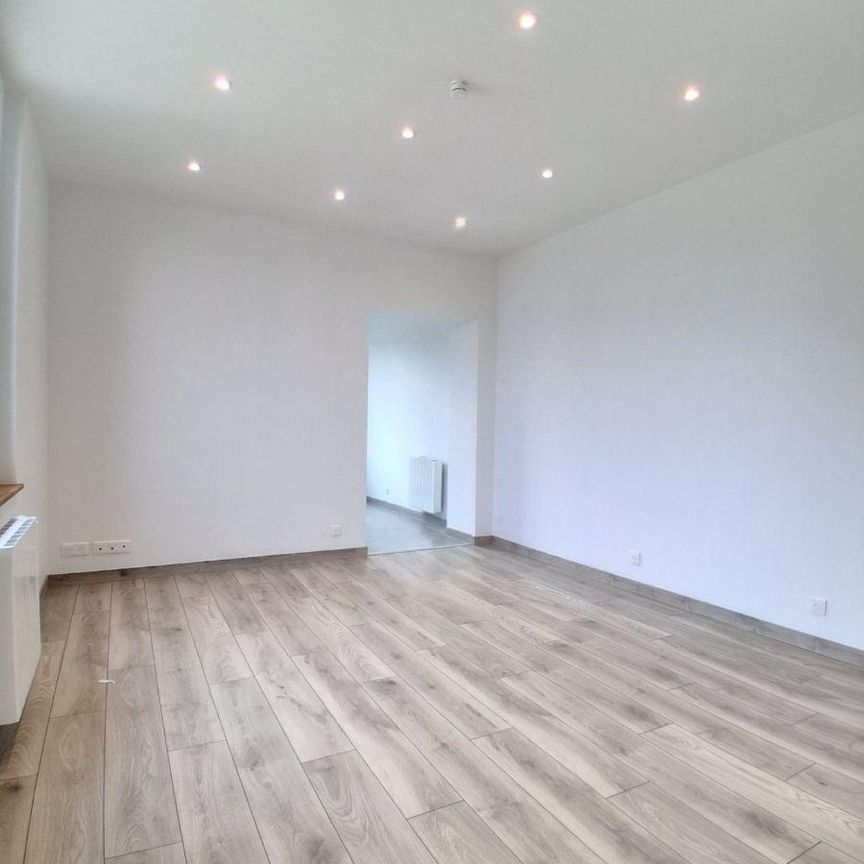 Dans une maison à usage d'habitation élevée d'un étage, divisé en DEUX APPARTEMENTS, un à chaqu... - Photo 1