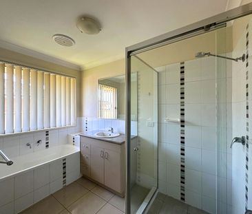 Spacious Home - Photo 4