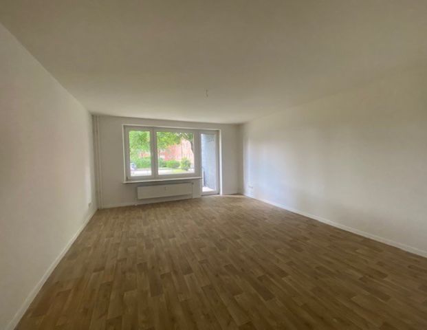 HERBST-ANGEBOT: MIETFREIE ZEIT IN BRUNSBÜTTEL Renovierte 2-Zimmer-Wohnung + Balkon OTTO STÖBEN GmbH - Photo 1