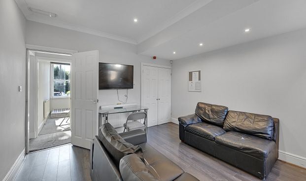 Spacious 5-Bed Student House - Photo 1