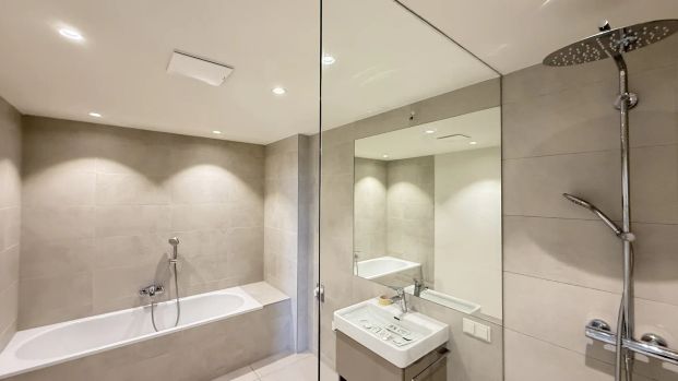 UNBEFRISTETE 2 Zimmer-Wohnung mit viel Freifläche - Photo 1