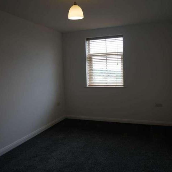 Turners Place, Rochdale, OL12 - Photo 1