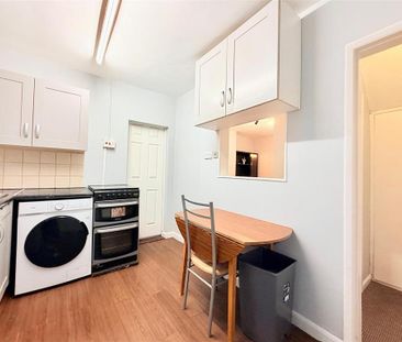 2 bedroom end of terrace house to rent - Photo 5