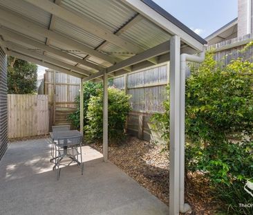 Impressive 3 Bedroom Townhouse - Photo 6