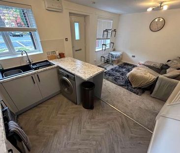 Foxdale Drive, Brierley Hill, West Midlands, DY5 - Photo 4