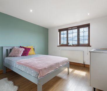 🌺 ENSUITE ROOMS, ALL BILLS, CLEANER & GARDENER 🌺 Room 3 - Photo 3