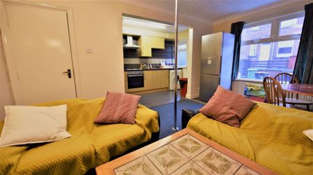 3 bedroom House in Mayville Avenue, Leeds - Photo 4