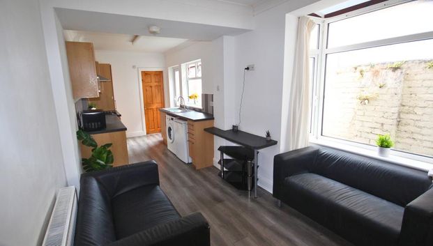 5 bedroom terraced house to rent - Photo 1