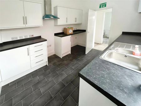 4 bedroom terraced house to rent - Photo 2