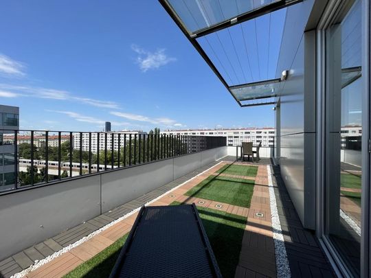 Ready-to-move-in!!! Voll-möblierte DG-Wohnung (2 Bäder, 2 WCs) mit 25m² Terrasse!!! ABENDSONNE!!! - Foto 1