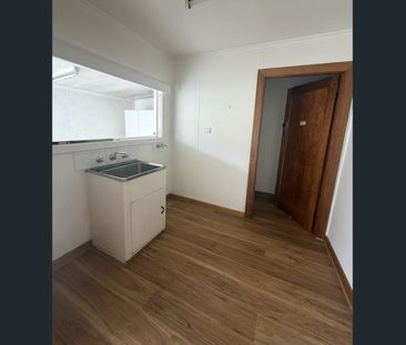 THREE BEDROOM HOME IN FANTASTIC LOCATION - Photo 3