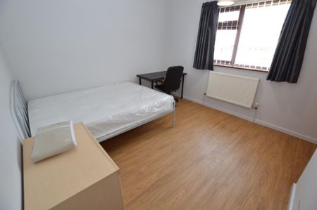 5 bedroom semi-detached house to rent - Photo 5