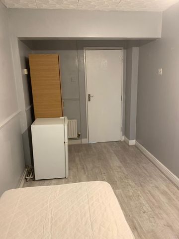 4 bedroom flat to rent - Photo 5