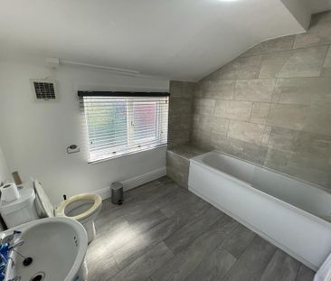 4 bedroom terraced house to rent - Photo 3