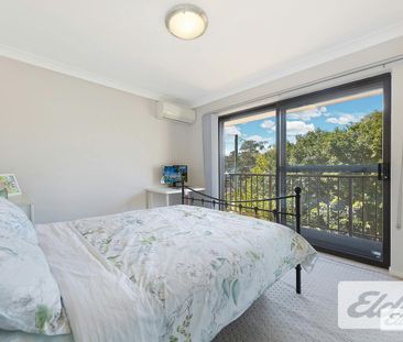 Double Brick Townhouse In Prime Location - Photo 2