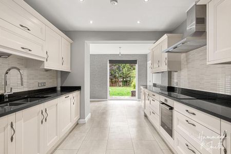 4 bedroom semi-detached house to rent - Photo 2