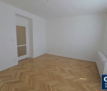 Pronájem bytu 1+kk 28 m² - Fotografie 1