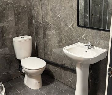 1 Bed Flat, Burley Street, LS3 - Photo 5