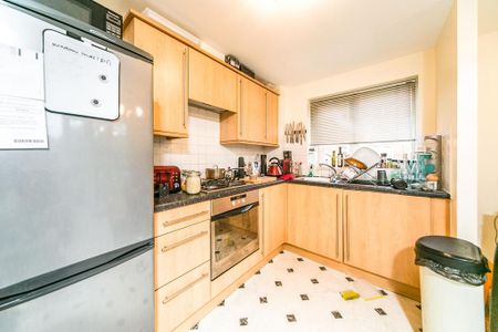 2 bedroom flat to rent - Photo 4