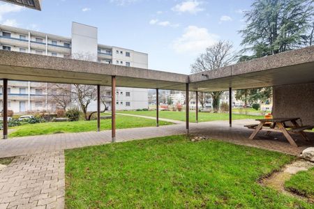 Rénové - lumineux - superbe vue - bon emplacement - Photo 2