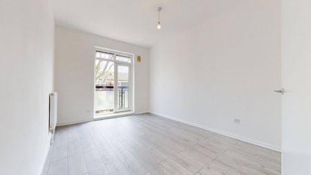 4 bedroom flat to rent - Photo 2