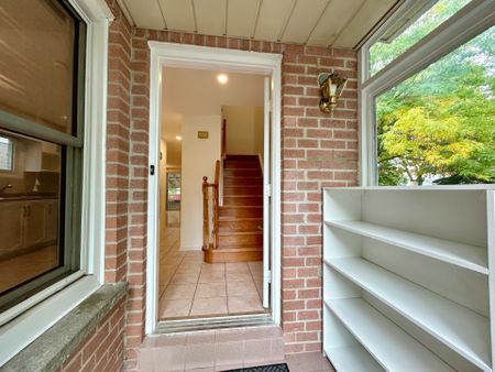 For Lease - 230 Enchanted Hills Crescent, Toronto, Ontario - Photo 4