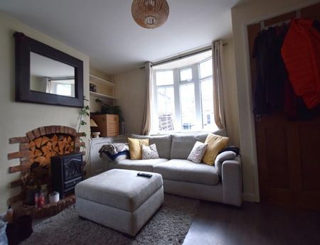 2 Bedroom End Terrace To Let - Photo 2