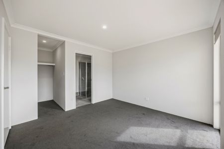 Brand New Four Bedroom Dual Living Property! - Photo 4