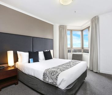 BATHED IN NATURAL LIGHT - Photo 4