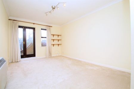 Maybury Road, Woking, Surrey, GU21 5HP - Photo 5