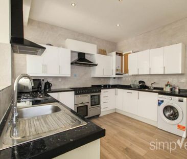 1 bedroom in a house share to rent - Photo 2