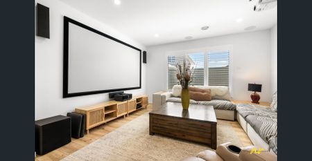 Luxury Family Living With Ultimate Comfort & Entertainment - Photo 2