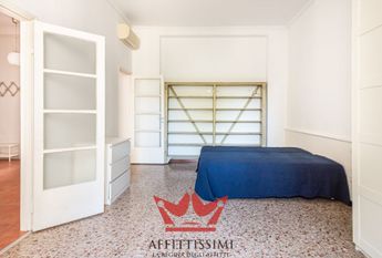 Rif. 772 | bilocale con balcone con vista sulla darsena.