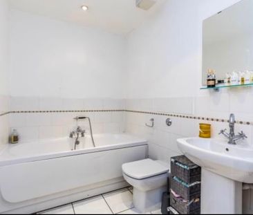 2 Bed Flat, Walk House, BN1 - Photo 3