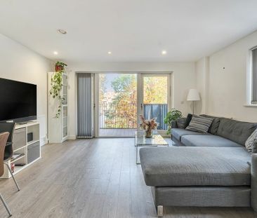 2 Bedroom Flat to Rent in Pullman Building, 88 Spa Road, London, SE16 - Photo 3