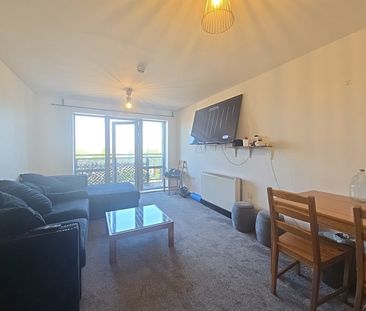 2 Bed Flat, Norwood Road, RG1 - Photo 1