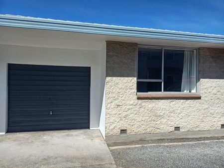 Renovated 2 Bedroom Unit - Photo 2