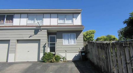 Sunny Two-Level Townhouse – Perfect for a Smal... - Photo 5