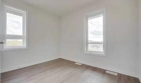 Two plus den townhouse for rent Cambridge - Photo 2