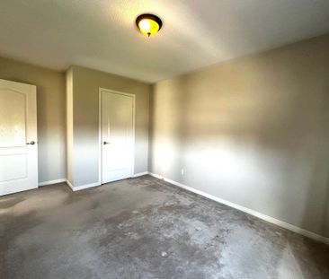 For Lease - 3045 Gladeside Avenue Unit# 1, Oakville, Ontario - Photo 3
