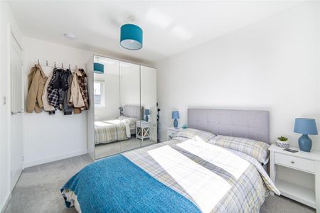 3 bedroom semi-detached house to rent - Photo 5