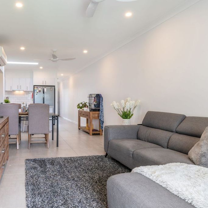 Low Maintenance Living in Award Winning Family Friendly Estate! - Photo 1