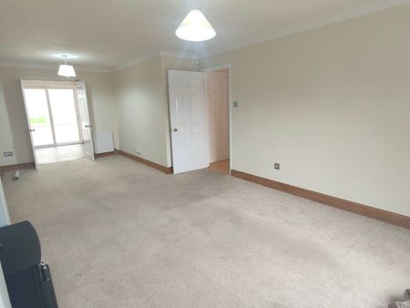 Chichester Close, Bury St. Edmunds - Photo 2