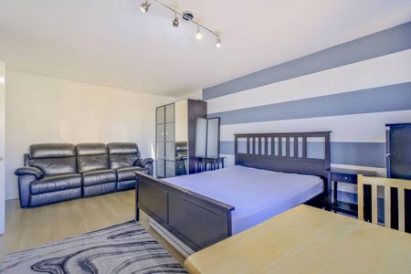 3 bedroom flat to rent - Photo 5