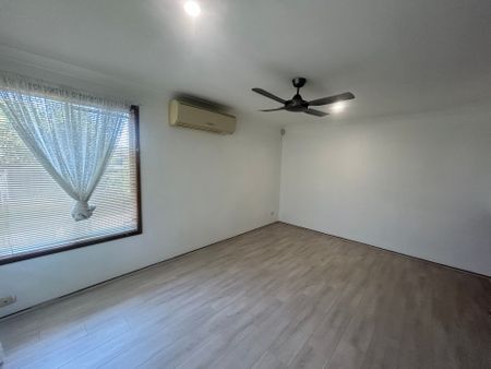 Lovely Home with Detached Garage! - Photo 4