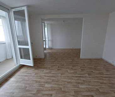 Location Appartement 4 pièces 70m² ST PIERRE DES CORPS 37700 - Photo 2