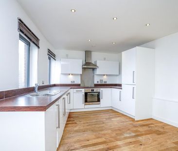 3 bedroom flat to rent - Photo 4