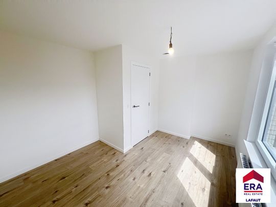INSTAPKLARE, VOLLEDIG GERENOVEERDE WONING IN TIELT - Photo 1
