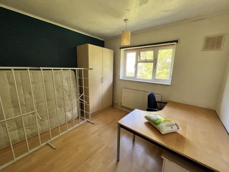4 bedroom flat to rent - Photo 4