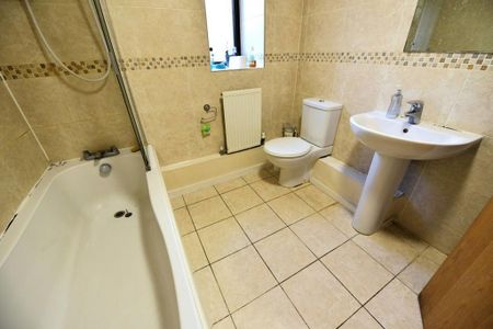 5 bedroom flat to rent - Photo 5